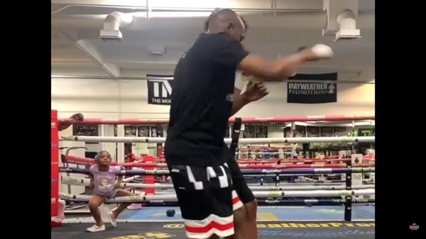 Tập luyện chuyên sâu: Floyd Mayweather dạy sai kỹ thuật Boxing cho con trai và những điều cần lưu ý Tập luyện chuyên sâu: Floyd Mayweather dạy sai kỹ thuật Boxing cho con trai và những điều cần lưu ý